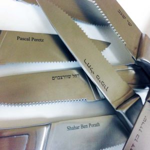 חריטה על סכינים